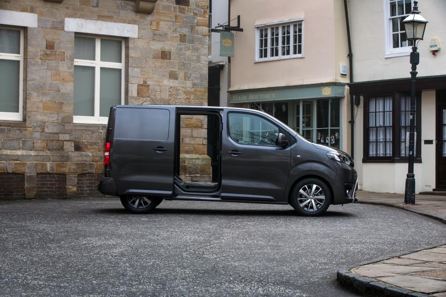  Toyota ProAce Van Compact 2017 года  (UK) (фото 13 из 32)